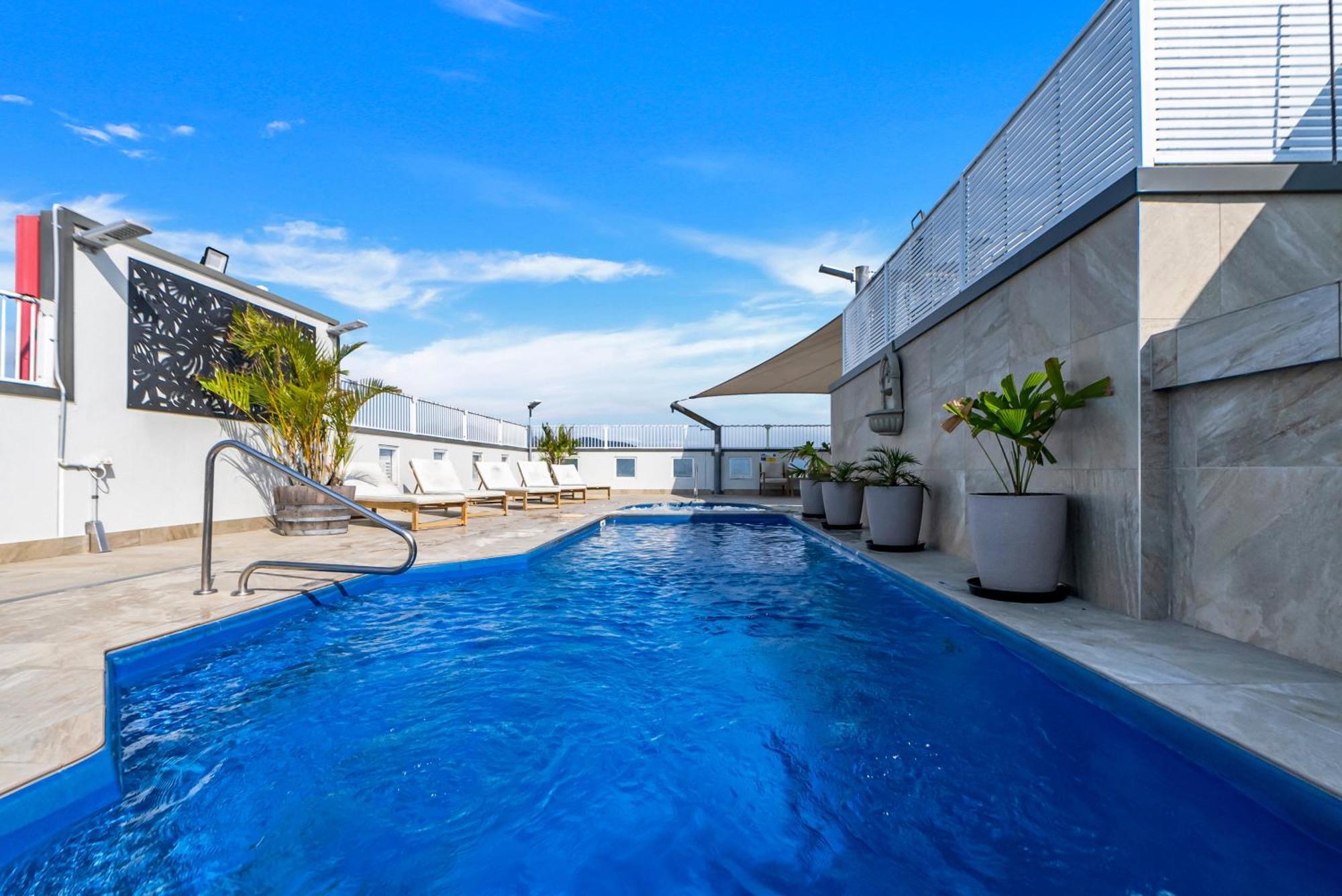 Coastal Chic In Heart Of With Rooftop Pool *